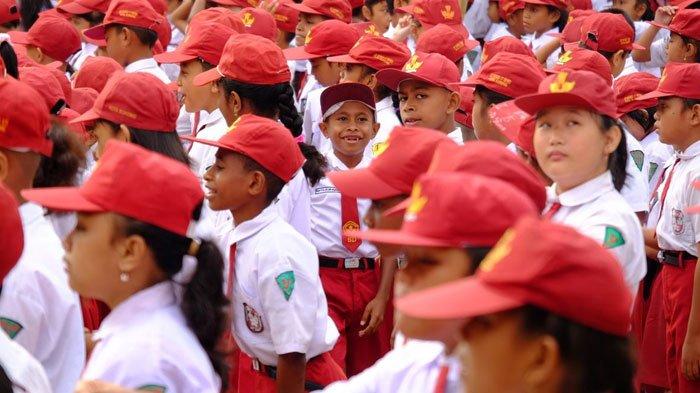 JADWAL SEKOLAH - Foto arsip ilustrasi siswa SD mengikuti kegiatan di sekolah.