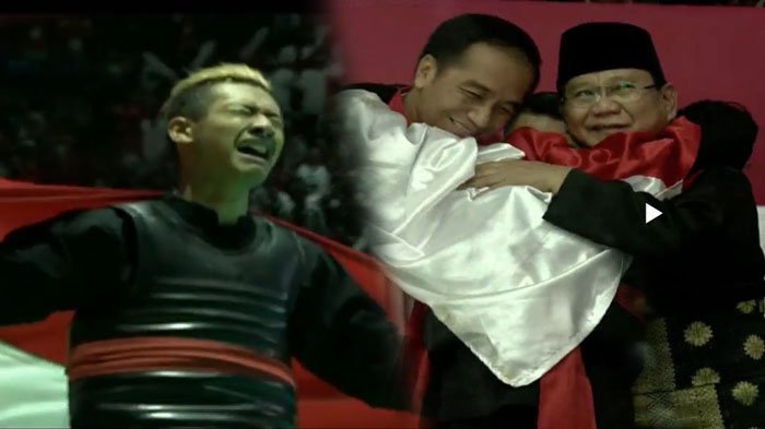 Jokowi dan Prabowo dipeluk atlet pencak silat Hanifan (kiri).