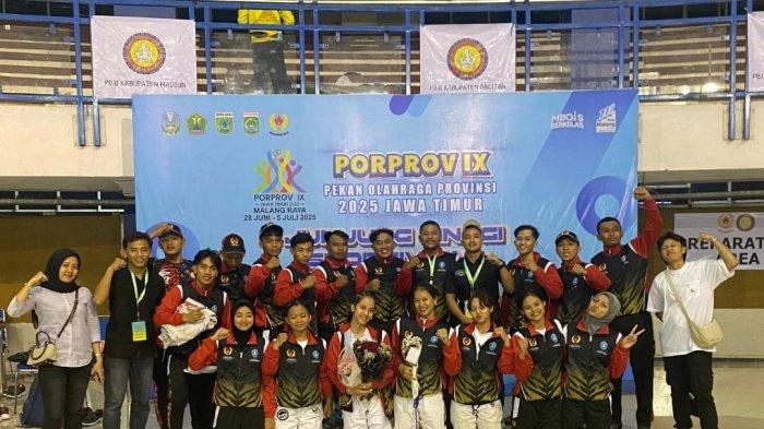 JUARA UMUM - Atlet Cabor Jujitsu nyaris sapu bersih pertandingan Porprov Jatim di Malang Raya, Senin (30/6/2025). Dengan begitu juara umum tiga kali berturut-turut.