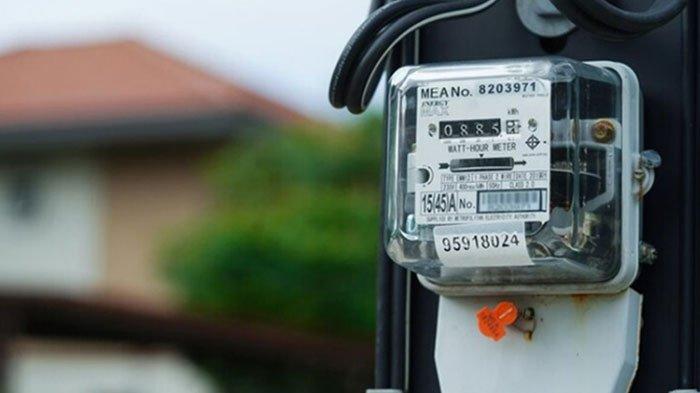 TAGIHAN LISTRIK MELONJAK - Potret meteran listrik. Sejumlah pelanggan mengeluhkan tagihan listrik melonjak usai diskon 50 persen berakhir. Di antaranya, sebelumnya membayar Rp66 ribu melonjak menjadi Rp1,36. Kenaikan disebutkan karena kurang bayar padahal status rumah kosong, Senin (7/4/2025).