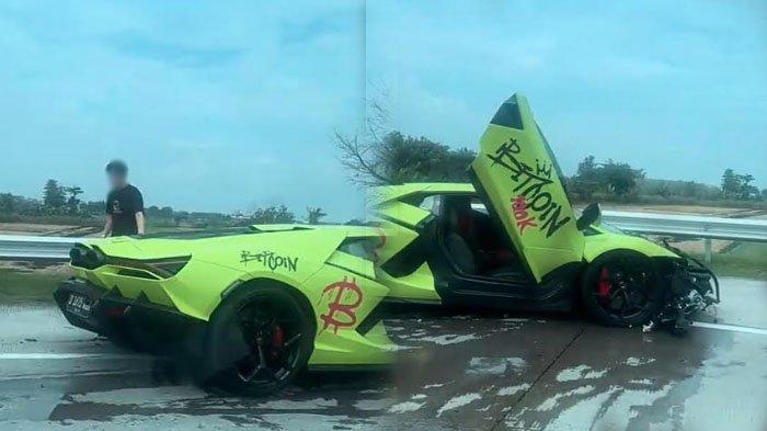 KECELAKAAN MOBIL SUPERCAR - Kondisis Mobil Lamborghini Revuelto seusai terlibat kecelakaan menabrak bodi belakang Mobil Suzuki Ignis di Tol Jombang-Mojokerto, KM 697 Jalur B, pada Jumat (2/5/2025) siang. Mobil Lamborghini Revuelto bernopol D-1675-QGK dikemudikan oleh pria berinisial GR (35) warga Kecamatan Mulyorejo, Surabaya. Sedangkan, Mobil Suzuki Ignis bernopol W-1258-SS dikemudikan pria berinisial DS (24) membawa penumpang wanita berinisial TE (24). Keduanya merupakan warga Bringkang, Menganti, Gresik.