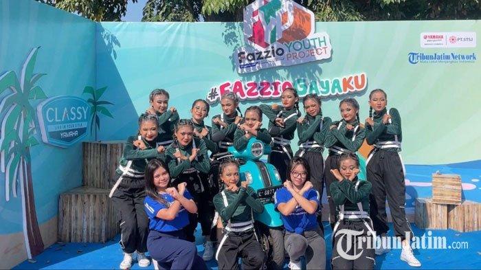 Kekompakan siswa-siswi SMA 19 Surabaya menambah keseruan kegiatan Fazzio Youth Project (FYP) Yamaha Goes To School yang diadakan oleh PT. Surya Timur Sakti Jatim (Yamaha STSJ), Selasa (14/5/2024).
