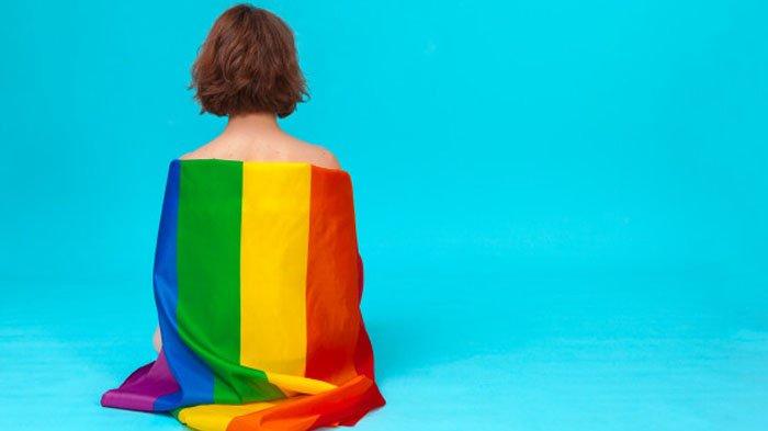 Kejaksaan Agung melarang orang yang memiliki masalah orientasi seksual, yakni lesbian, gay, bisexual, and transgender (LGBT) bekerja di instansinya. Kepala Pusat Penerangan Kejaksaan Agung Mukri mengatakan, Kejaksaan Agung, menginginkan pelamar CPNS lembaganya normal secara orientasi seksual.