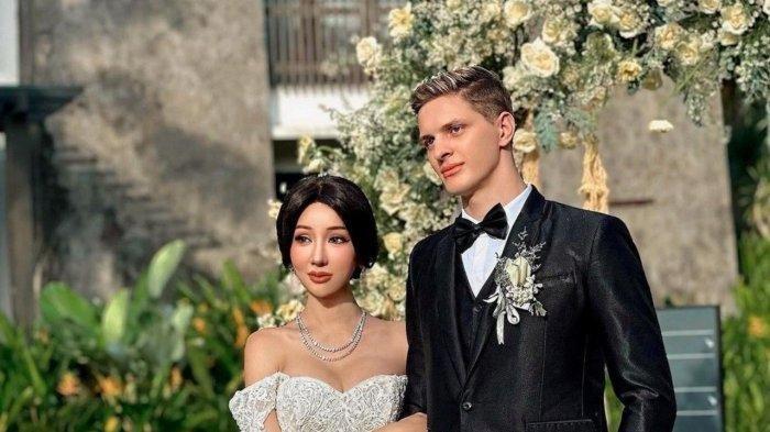 Lucinta Luna resmi bertunangan dengan pacar bulenya, Alan.