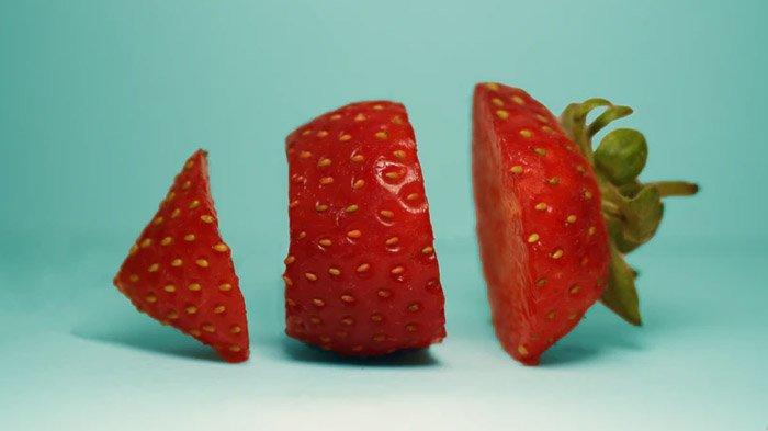 Buah stroberi.