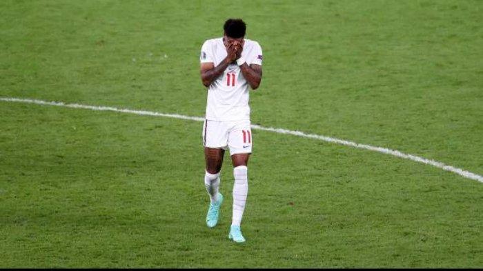 Marcus Rashford rela memotong gaji 30 persen demi gabung Barcelona.