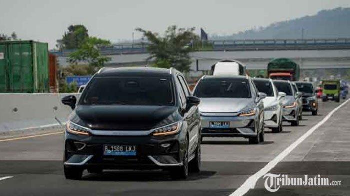 TribunJatim.com berkesempatan mengikuti media test drive BYD M6 dengan rute Surabaya-Malang PP tanpa isi daya lagi pada Kamis (29/8/2024).