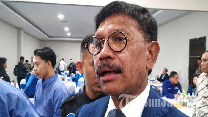 Menteri Komunikasi dan Informatika, Johnny G Plate minta semua pihak menunggu keputusan Hukum untuk menentukan keaslian video penyerangan suporter Indonesia
