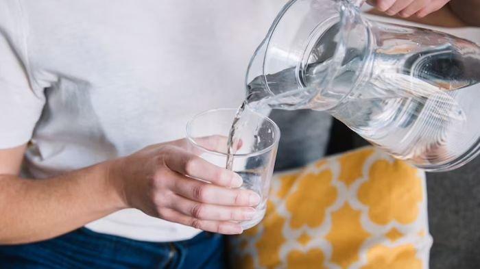 ILUSTRASI tips minum air putih saat puasa menurut Dokter dan Ahli Gizi. Cara menjaga kondisi tubuh agar tetap bisa beraktivitas maksimal di Bulan Ramadan.