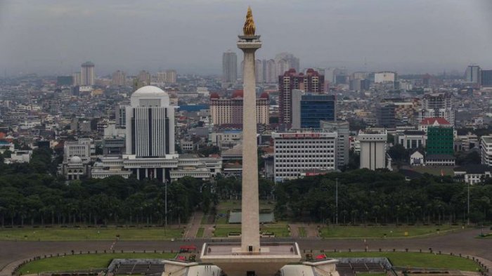 Pemandangan Monumen Nasional (Monas) dijemret dari lantai 24 di Perpustakaan Nasional di Jalan Medan Merdeka Selatan, Jakarta Pusat, Rabu (8/11/2017).