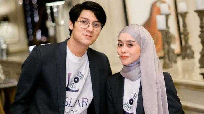 Rizky Billar menjual mobil mewahnya senilai Rp2 miliar.