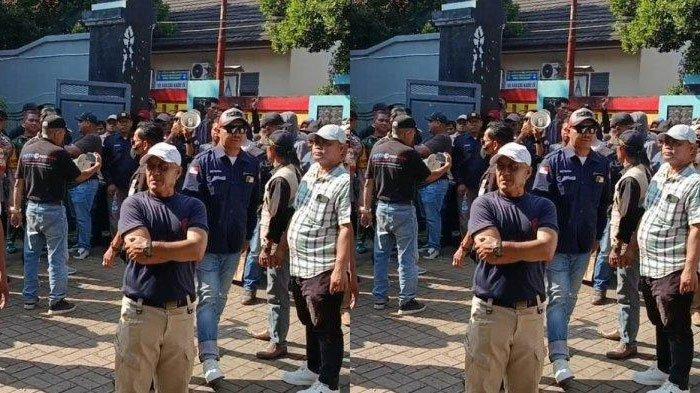 ORTU PROTES SPMB - Unjuk rasa tolak sistem penerimaan murid baru (SPMB) yang dilakukan ratusan orang tua calon murid di SMAN 3 Kabupaten Tangerang, Banten, berlangsung ricuh, Kamis (26/6/2025). Mereka protes lantaran anak mereka yang telah mendaftar lewat jalur domisili tak diterima meskipun jarak antara sekolah dengan tempat tinggalnya sangat dekat.