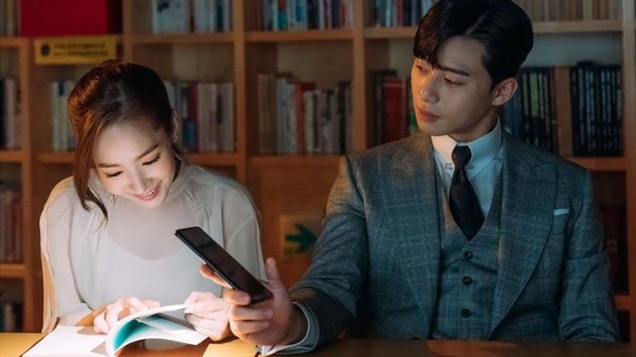 Park Min Young dan Park Seo Joon dalam drama “What’s Wrong With Secretary Kim”