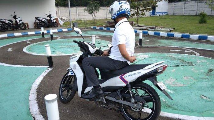 Ujian praktek SIM C angka delapan diganti dengan manuver berbentuk huruf S dan berlaku mulai 4 Agustus 2023.