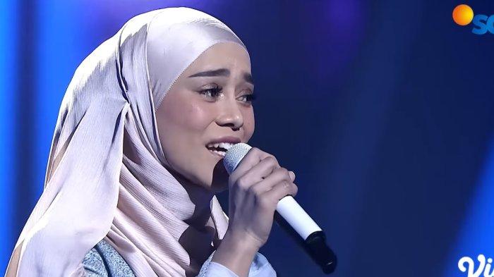 Potret Lesti Kejora saat membawakan lagu Sekali Seumur Hidup di SCTV Awards, Selasa (9/5/2023). Penampilan perdana Lesti Kejora ini pun trending di YouTube.