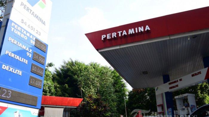 PENJUALAN PERTAMAX TURUN - Setelah penetapan tujuh tersangka kasus korupsi dan isu Pertamax oplosan, penjualan bahan bakar minyak tersebut turun, Rabu (26/2/2025). Pihak Pertamina lantas mengklarifikasi bahwa BBM tersebut terjaga kualitasnya.