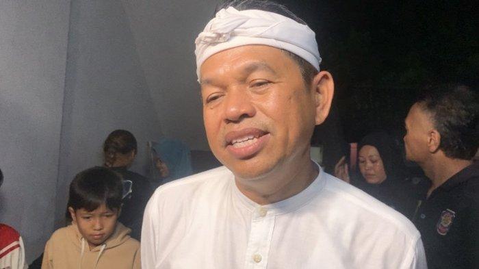 KLARIFIKASI - Gubernur Jawa Barat Dedi Mulyadi klarifikasi soal video wawancaranya bersama Maula Akbar soal rencana pesta pernikahan. Pernyataan Dedi tidak mengetahui ada acara makan gratis menjadi sorotan, Minggu (20/7/2025).