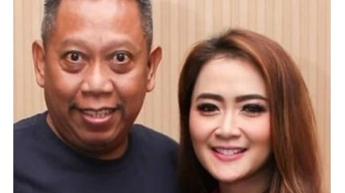 Potret kebersamaan Tukul Arwana dan Vega Darwanti.