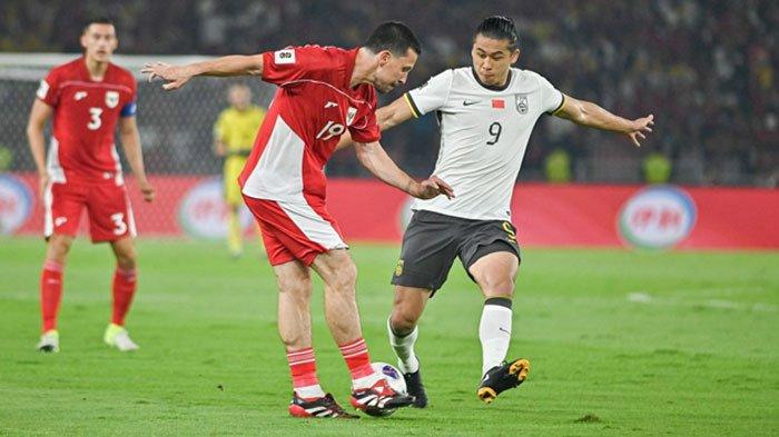 REKOR INDONESIA - Thom Haye beraksi dalam partai Grup C Kualifikasi Piala Dunia 2026 zona Asia antara Timnas Indonesia vs China yang digelar di Stadion Utama Gelora Bung Karno pada Kamis (5/6/2025). Indonesia cetak sejarah di Kualifikasi Piala Dunia lampaui Thailand dan Vietnam.