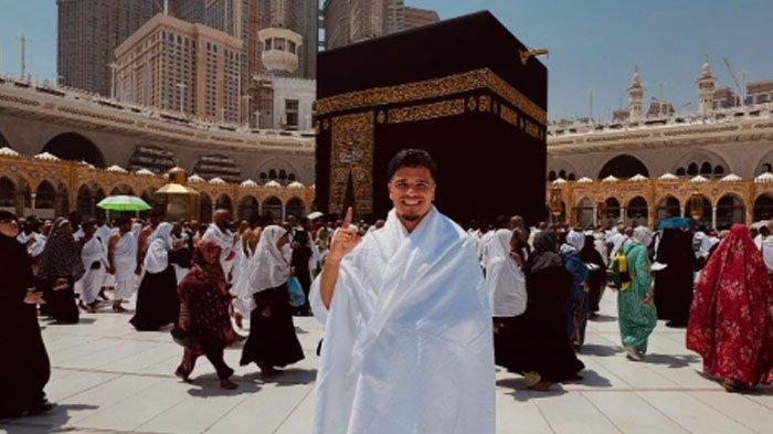 Sebelum turun bertanding di Kualifikasi Piala Dunia 2026, sebanyak 14 pemain Indonesia melakukan umrah. Termasuk Ragnar Oratmangoen.
