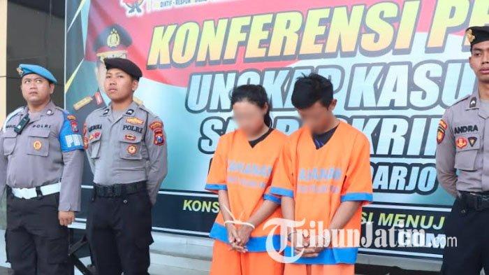 Pasangan kekasih yang membobol mesin ATM saat dirilis di Polresta Sidoarjo, Kamis, (19/10/2023).
