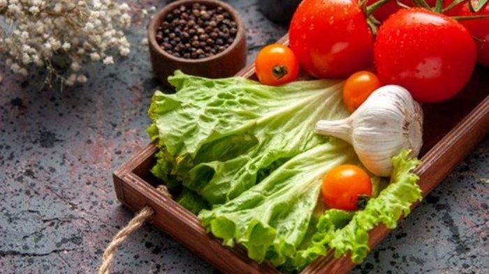 Ilustrasi - Salad sayur ala Jepang menggunakan bahan daun selada.