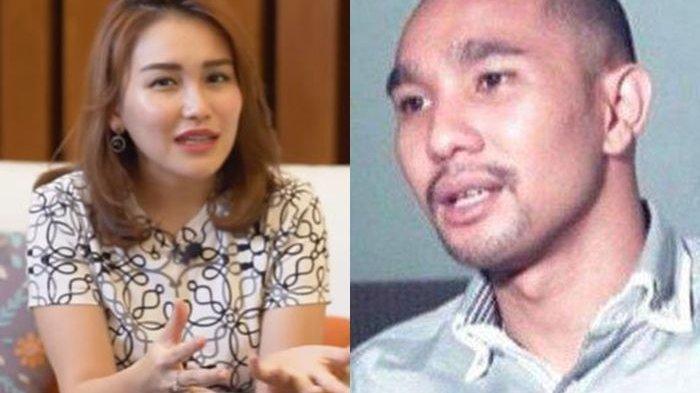 Terungkap suasana pernikahan Ayu Ting Ting dan Enji Baskoro 9 tahun lalu. Diadakan di ruang tamu.