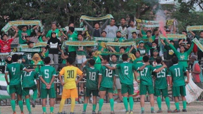 Trunojoyo Mania (Truman) saat mendukung Persesa Sampang berlaga di Liga 3 sebelumnya.