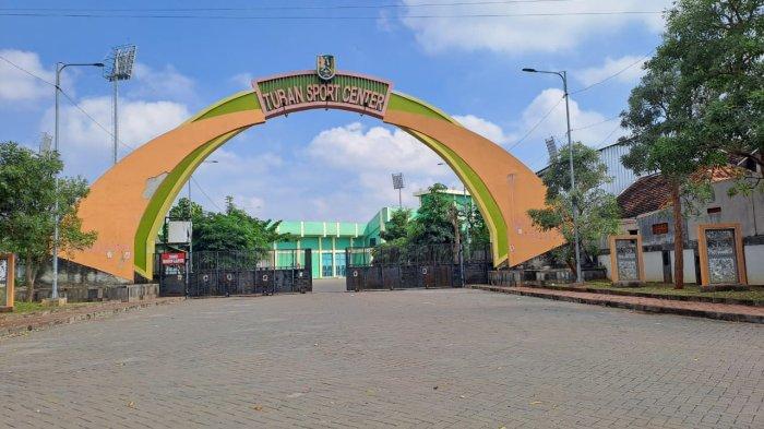DILIRIK DELTRAS FC - Gerbang utama Stadion Tuban Sport Center (TSC) yang dilirik Deltras FC sebagai home base untuk mengarungi kompetisi Liga 2 musim 2025/2026, Jumat (27/6/2025).