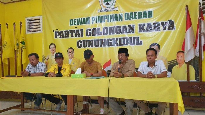 Bupati Gunungkidul Sunaryanta resmi mendaftar bacabup dari partai Golkar, Rabu (24/4/2024)