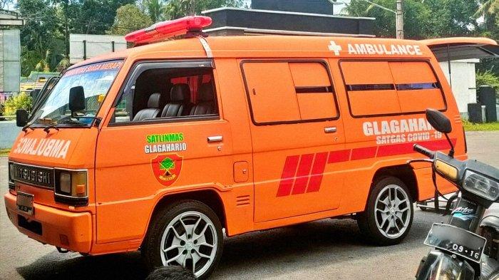 Ambulance berwarna oranye milik Komunitas Siaga Merapi (KSM) Kalurahan Glagaharjo, Kapanewon Cangkringan, Kabupaten Sleman, Daerah Istimewa Yogyakarta (DIY) yang viral di media sosial karena sirinenya berbunyi sendiri pada Jumat Kliwon (7/2/2025) dini hari pukul 01:30 WIB.