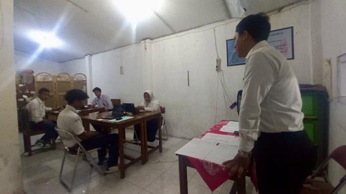 UJIAN - Suasana pelaksanaan ASPD di SMP Gotong Royong, Kemantren Tegalrejo, Kota Yogyakarta, Senin (5/5/2025).