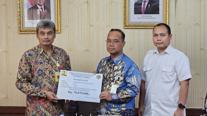 Pemerintah Kota Magelang menerima Uang Ganti Kerugian (UGK) atas aset tanah yang terdampak pembangunan jalan tol Yogyakarta-Bawen II senilai Rp 832 juta