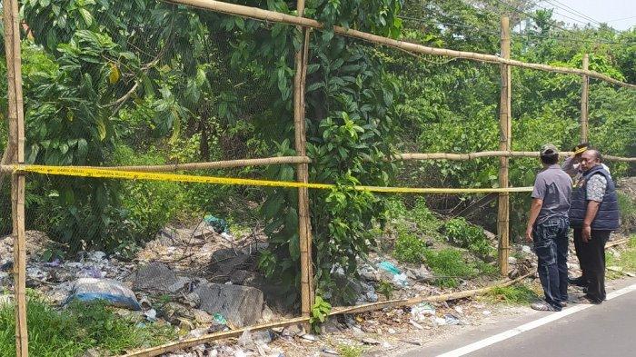 Aparat Kepolisian memasang garis polisi dan olah tempat kejadian perkara di lahan kosong yang menjadi lokasi temuan mayat di Sinduadi, Mlati, Kabupaten Sleman, Kamis (14/11/2024)