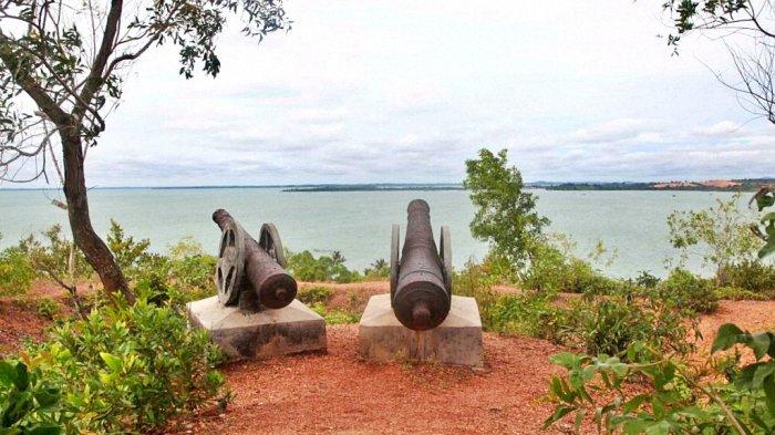Benteng Bukit Kursi di Pulau Penyengat, Kota Tanjungpinang, Kepulauan Riau (Kepri)