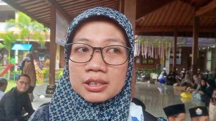 Bhineke Giandika, orang tua siswa sekaligus anggota komite SD IsIam Tahfidz Quran As-Syafi'iyah Magelang, saat ditemui wartawan Tribunjogja.com di SD IsIam Tahfidz Quran As-Syafi'iyah Magelang, Jawa Tengah, Rabu (7/5/2025) siang.