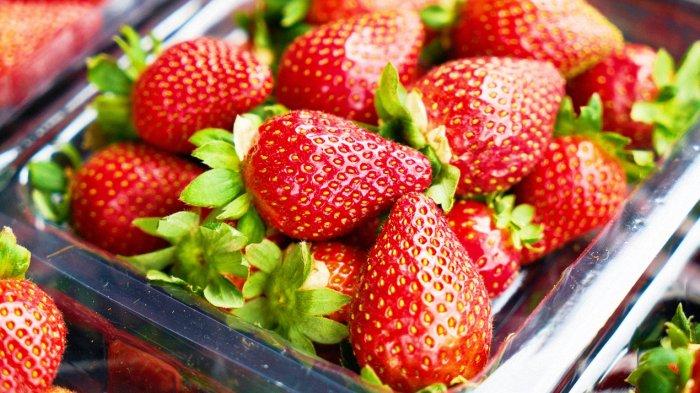 Buah stroberi segar