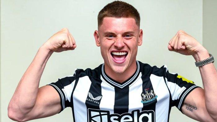 Newcastle United resmi mengontrak pemain sayap Harvey Barnes dari Leicester City.