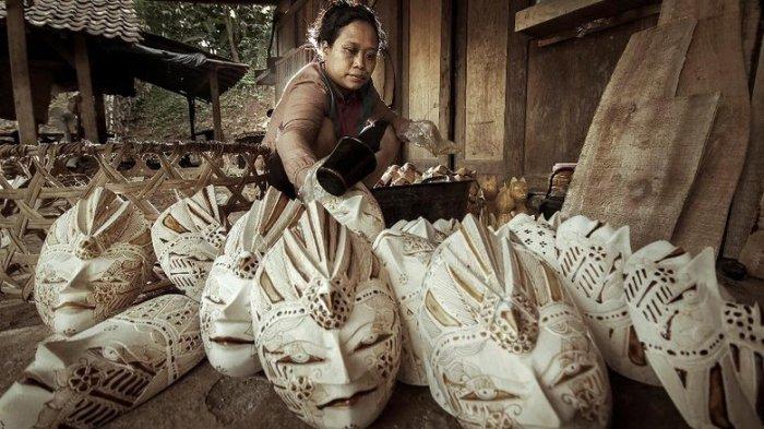 Desa Wisata Bobung Pembuat Topeng