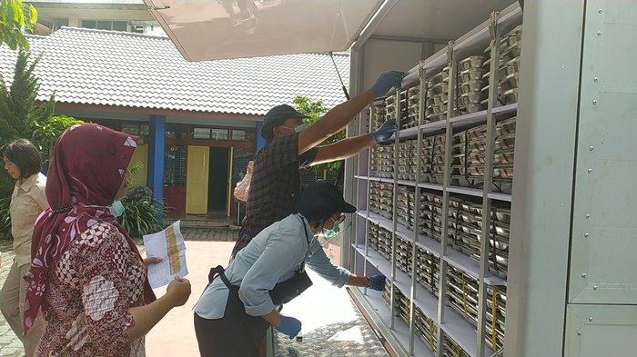 Proses distribusi MBG ke sejumlah sekolah di Kabupaten Sleman, Senin (13/1/2025)