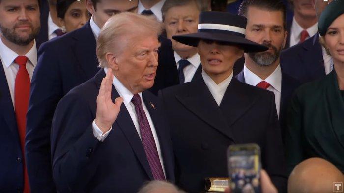 Donald Trump disumpah menjadi Presiden Amerika Serikat ke-47 di Gedung DPR, Washington, Senin (20/1/2025) waktu setempat