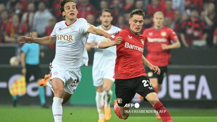 Edoardo Bove vs Florian Wirtz di semifinal Liga Eropa antara Bayer Leverkusen vs Roma di Leverkusen, pada 18 Mei 2023.