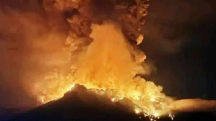 Erupsi Gunung Ruang pada pukul 01.30 WIB, Rabu (17/4/2024)