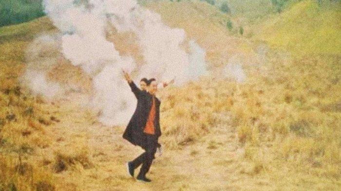 Foto Prewedding di Savana Gunung Bromo yang picu kebakaran lahan 50 hektare