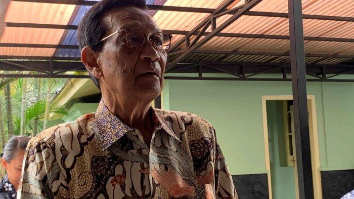 Gubernur DIY, Sri Sultan Hamengku Buwono X, ditemui awak media di Kompleks Kepatihan, Selasa (14/11/2023)