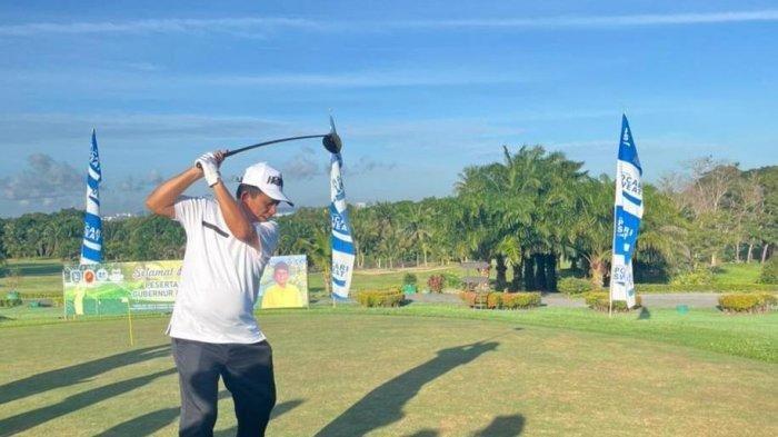 Gubernur Kepri, Ansar Ahmad saat membuka Turnamen Golf Gubernur Cup Tahun 2022 di Lapangan Golf Tering Bay, Nongsa, Batam, Jumat (1/7/2022). Ansar Ahmad yakin wisata Kepri kembali pulih dan bangkit setelah dihantam covid-19.