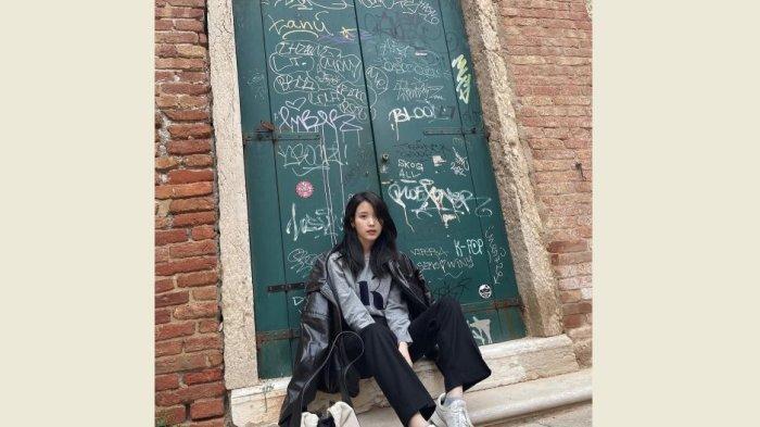 Lee Ji Eun atau IU (Instagram @dlwlrma)