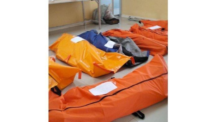 KORBAN TEWAS - 7 kantong jenazah berisi korban ledakan bom yang dimusnahkan di Desa Sagara, Kecamatan Cibalong, Kabupaten Garut, Jawa Barat, Senin (12/5/2025) pagi.