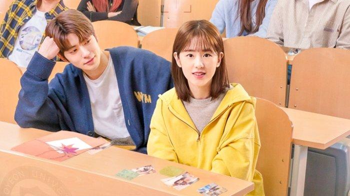Jaehyun NCT dan Park Hye Soo di poster drama