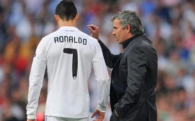 Jose Mourinho saat masih menukangi Real Madrid, dan kini isu dirinya akan kembali ke El Real bertebaran